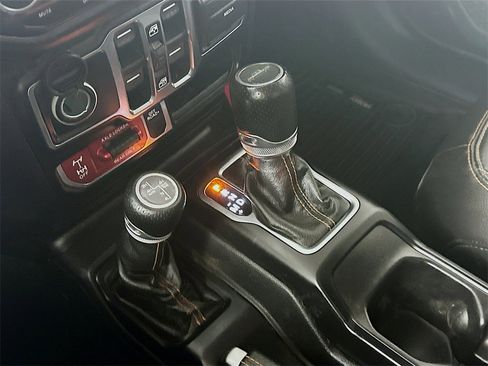 Used 2021 Jeep Gladiator Mojave image 16