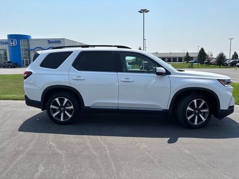 Certified 2025 Honda Pilot Touring image 2