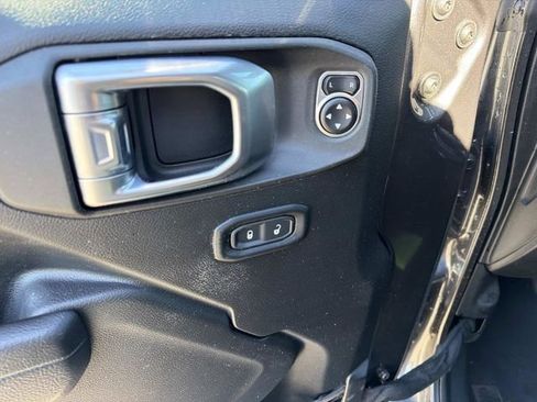 Used 2023 Jeep Gladiator Sport image 21