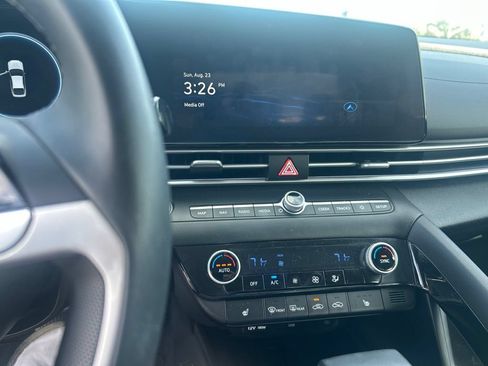 Used 2023 Hyundai Elantra Limited FWD image 5