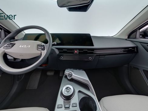 Used 2024 Kia EV6 Wind RWD image 26