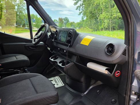 Used 2019 Mercedes-Benz Sprinter 170 image 18