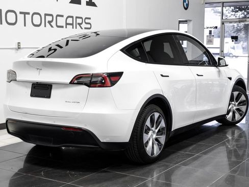 Used 2022 Tesla Model Y Long Range AWD/4WD image 9