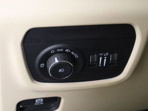 Used 2023 Jeep Grand Cherokee Limited image 19