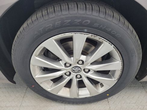 Used 2016 Toyota Camry XLE FWD image 31