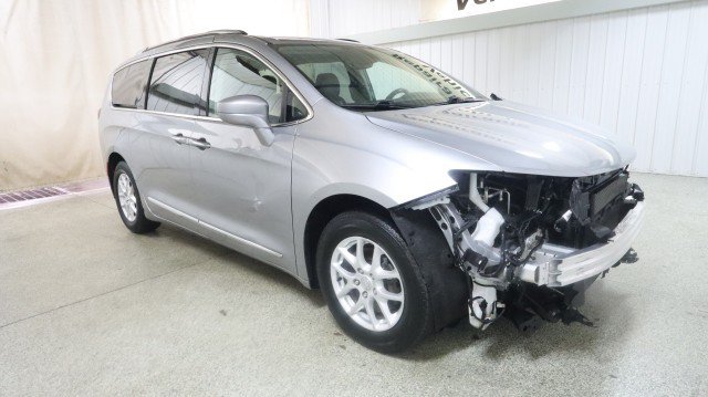 Used 2020 Chrysler Pacifica Touring-L FWD image 5