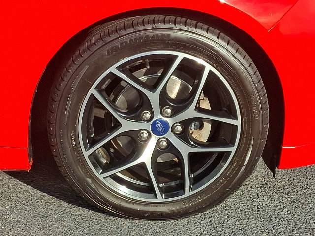 Used 2016 Ford Focus SE w/ SE Sport Package FWD image 11