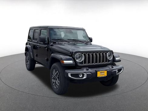 Used 2025 Jeep Wrangler Unlimited Sahara AWD/4WD image 3