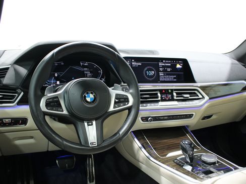 Used 2019 BMW X5 xDrive40i w/ M Sport Package AWD/4WD image 2