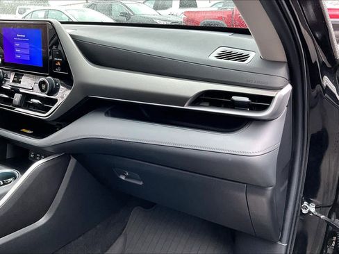 Certified 2023 Toyota Highlander XLE image 19
