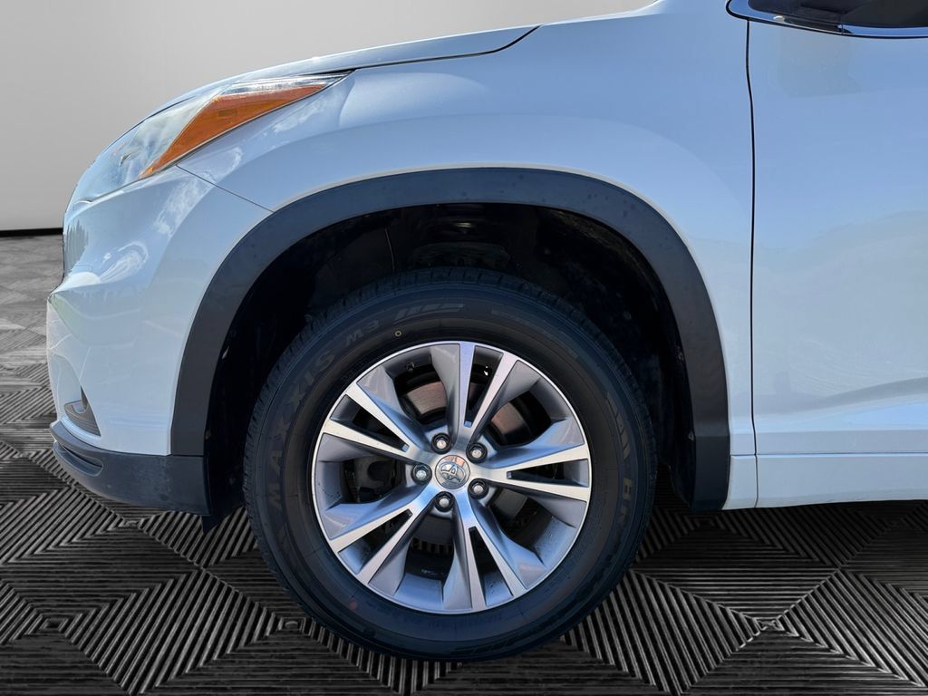 Used 2015 Toyota Highlander Plus FWD image 14