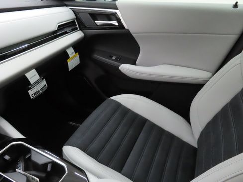 New 2026 Mitsubishi Outlander SE FWD image 19