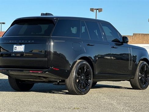 Used 2024 Land Rover Range Rover SE image 4