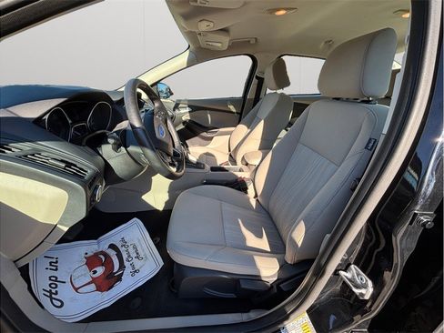 Used 2016 Ford Focus SE w/ SE Sport Package image 2