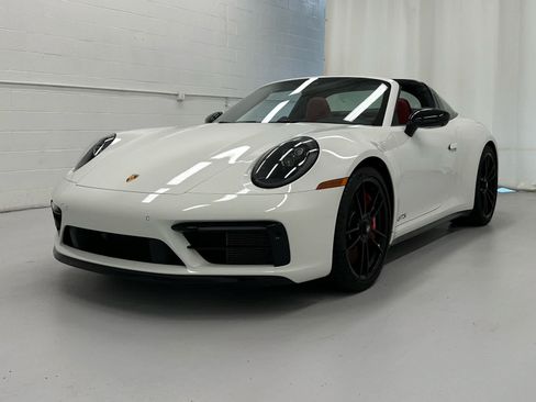 Used 2022 Porsche 911 AWD/4WD image 4