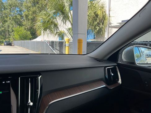 Used 2025 Volvo V60 B5 Cross Country Plus image 35