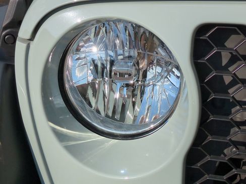 Used 2024 Jeep Wrangler Sport S image 10