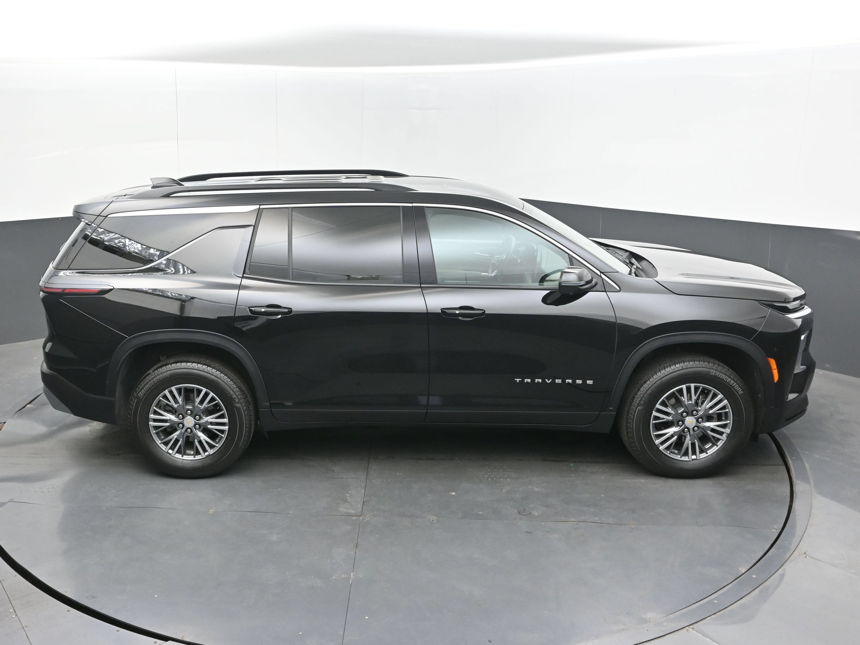 Used 2026 Chevrolet Traverse LT w/ Driver Confidence Package FWD image 39