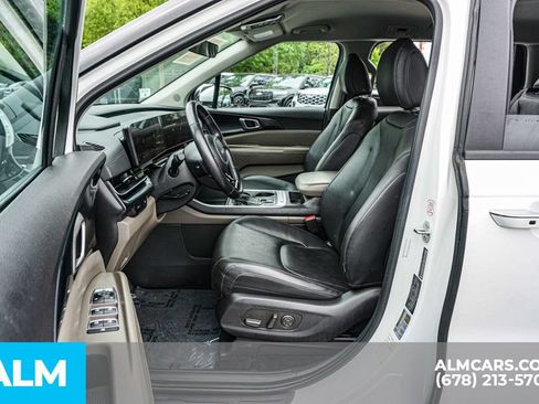 Used 2025 Kia Carnival FWD image 18