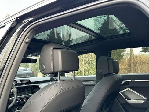 Certified 2025 Audi Q3 2.0T Premium w/ Convenience Package image 19