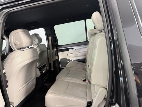 Certified 2025 Jeep Wagoneer 4WD image 26