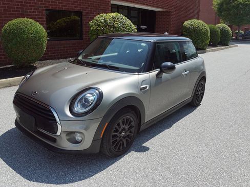 Used 2019 MINI Cooper 2-Door Hardtop w/ Premium Package FWD image 1