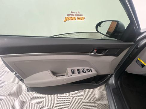 Used 2017 Hyundai Elantra SE image 20