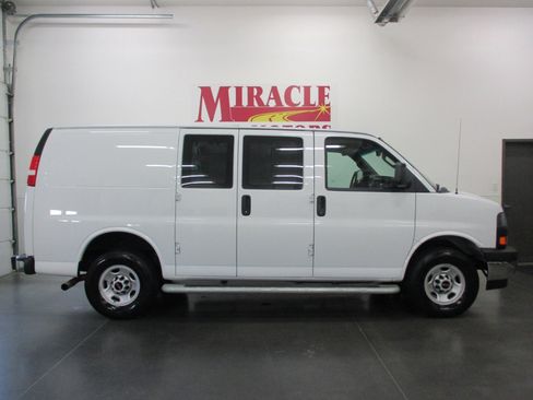 Used 2024 GMC Savana 2500 w/ Driver Convenience Package image 6