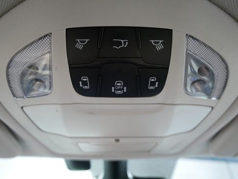 Used 2021 Chrysler Pacifica Touring-L FWD image 30