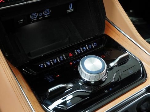 Used 2022 Jeep Grand Wagoneer Series III image 35