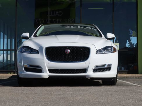Used 2019 Jaguar XJ R-Sport image 3
