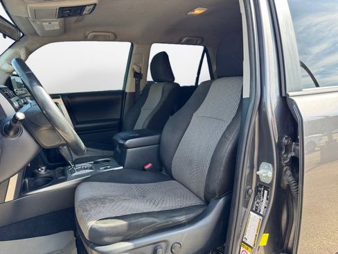Used 2018 Toyota 4Runner SR5 AWD/4WD image 9
