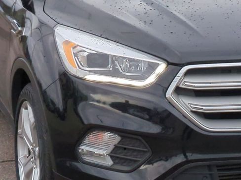 Used 2019 Ford Escape Titanium image 10
