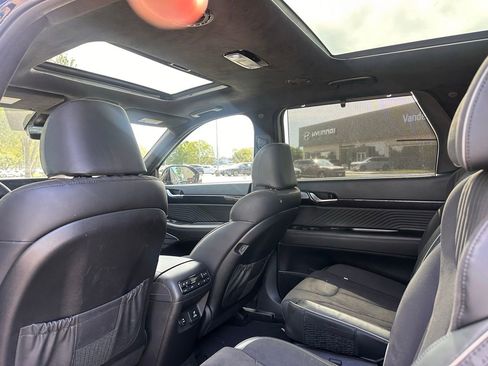Used 2024 Hyundai Palisade Calligraphy image 16