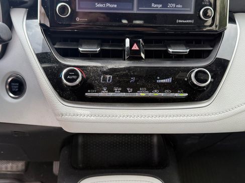 Used 2022 Toyota Corolla SE FWD image 12