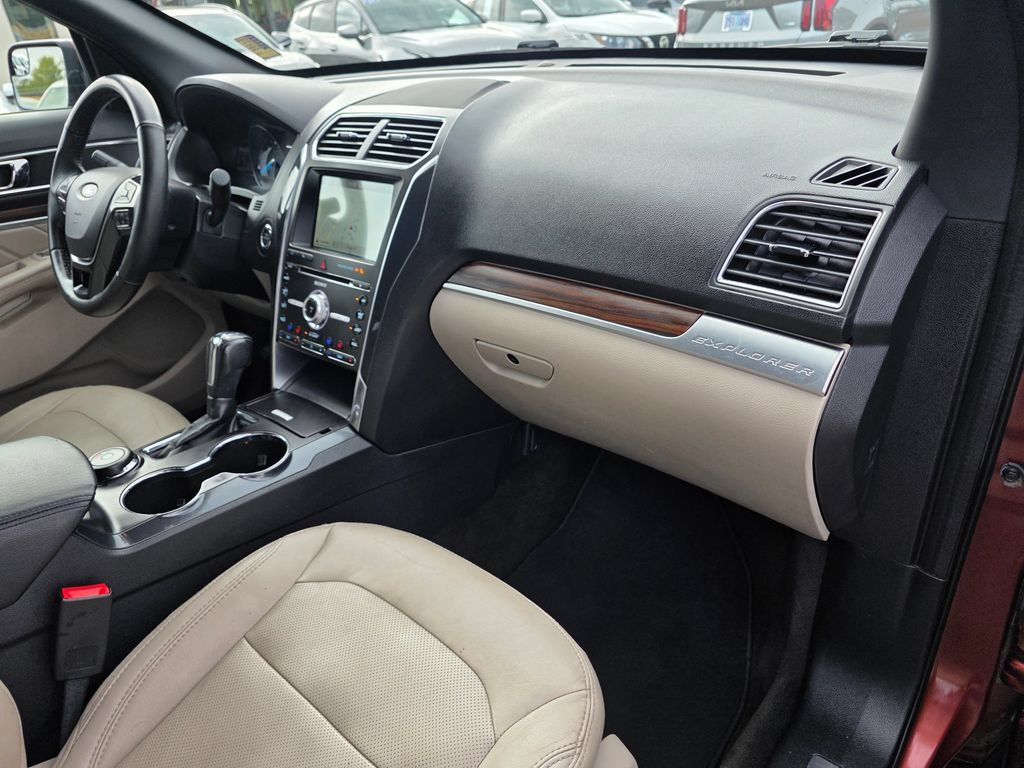Used 2018 Ford Explorer Limited AWD/4WD image 27
