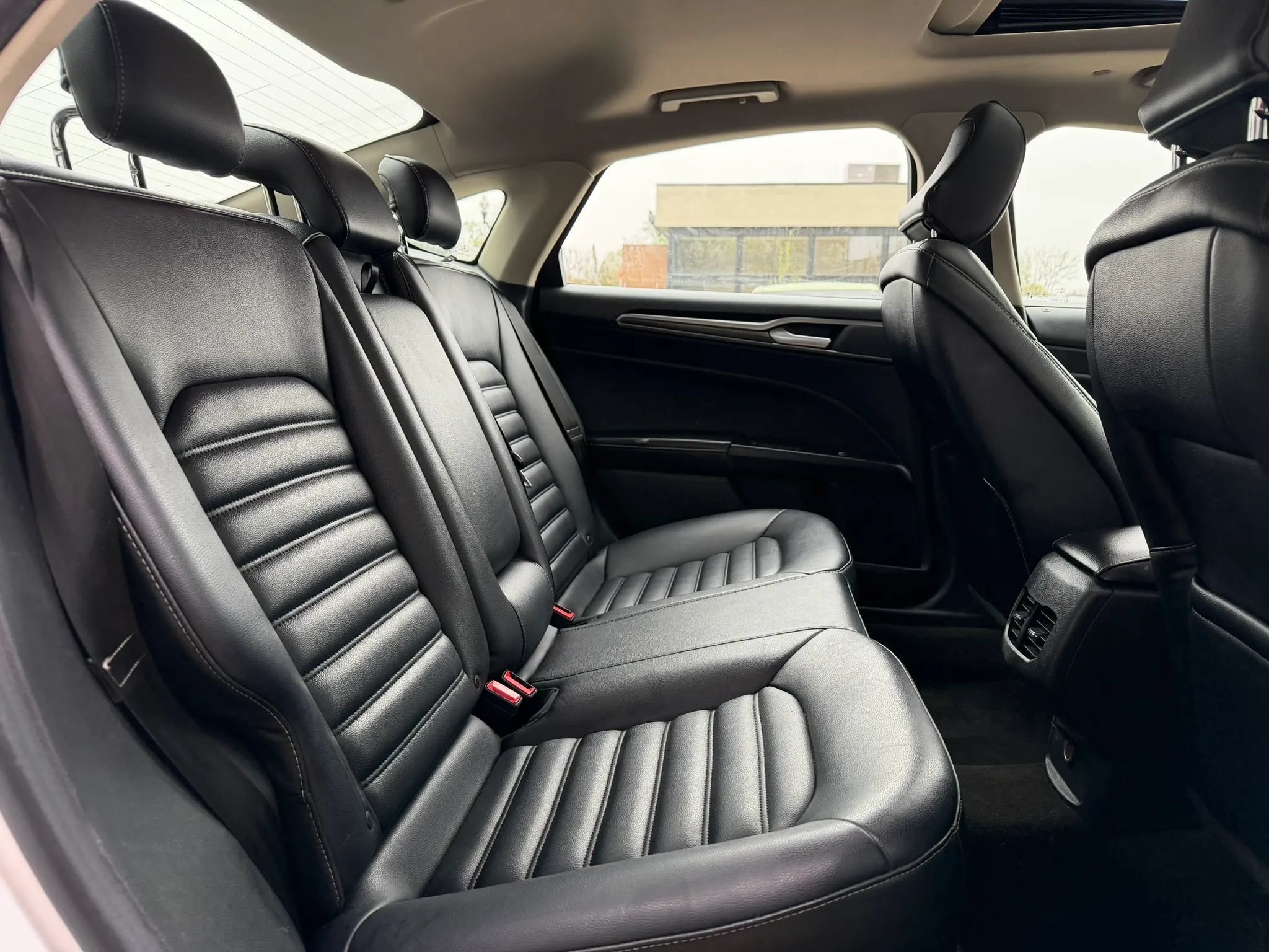 Used 2020 Ford Fusion SEL FWD image 14