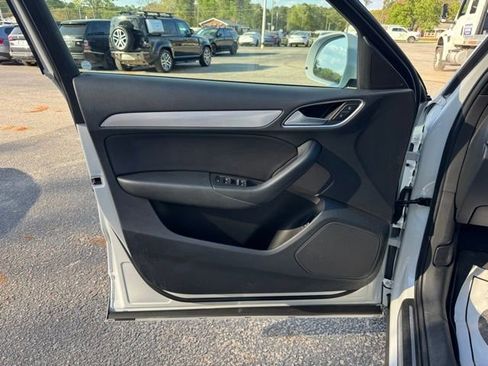Used 2018 Audi Q3 2.0T Premium w/ Convenience Package AWD/4WD image 17