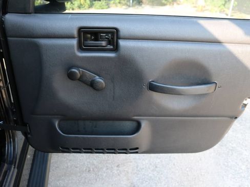Used 2004 Jeep Wrangler Rubicon w/ Dual Top Group AWD/4WD image 19