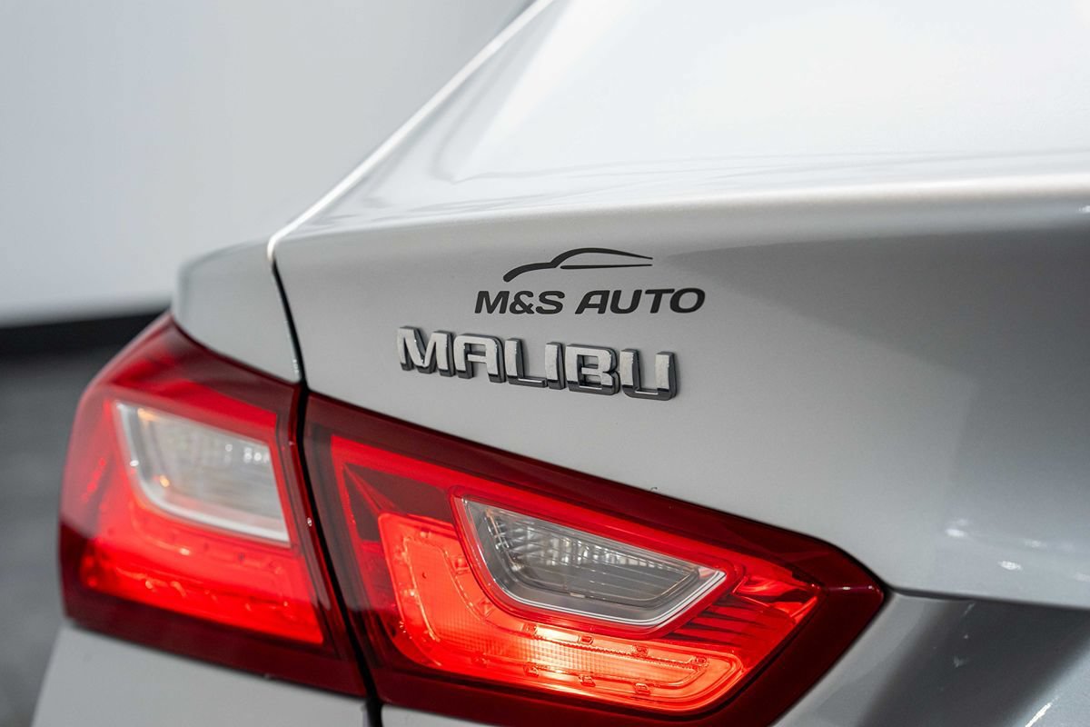 Used 2018 Chevrolet Malibu LT FWD image 11
