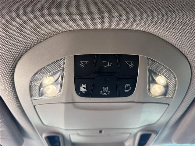 Used 2018 Chrysler Pacifica Limited w/ Advanced Safetytec Group FWD image 19
