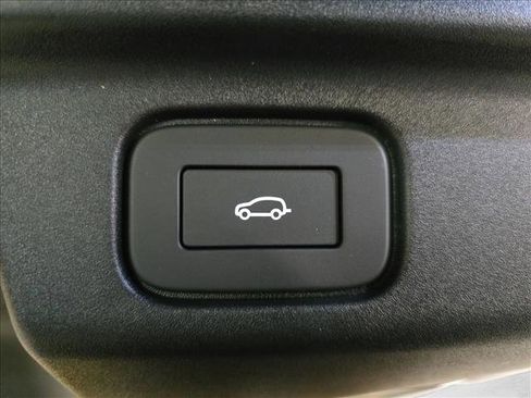 New 2025 Land Rover Range Rover Long Wheelbase SE image 14