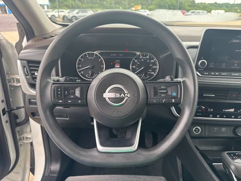 Used 2023 Nissan Rogue SV AWD/4WD image 19