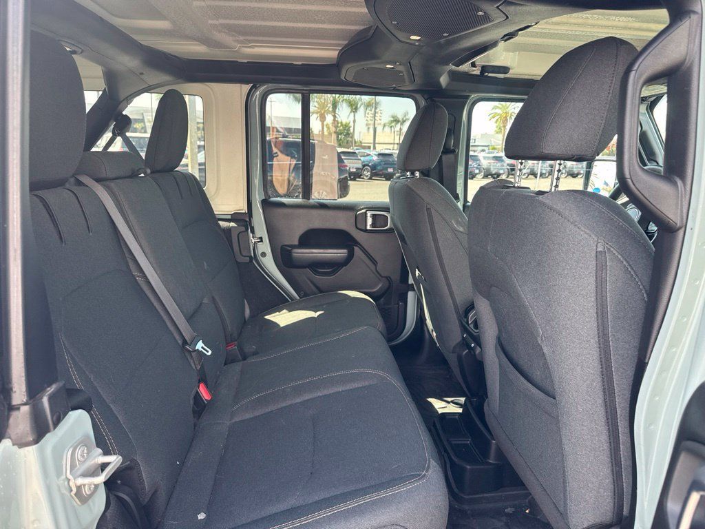 Used 2024 Jeep Wrangler Unlimited AWD/4WD image 10