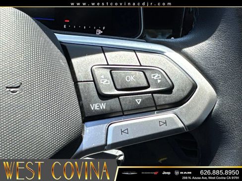 Used 2025 Volkswagen Jetta Sport FWD image 25