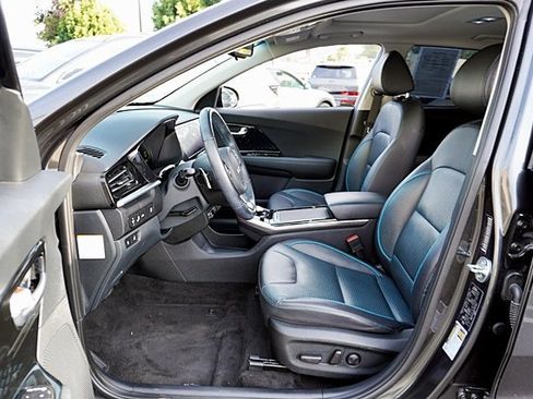 Used 2022 Kia Niro EX Premium image 15