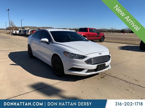 Used 2017 Ford Fusion SE image 3