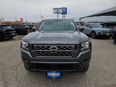 Used 2022 Nissan Frontier SV image 3