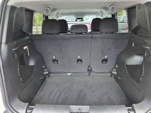 Used 2023 Jeep Renegade Latitude AWD/4WD image 17