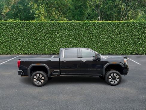 Used 2022 GMC Sierra 2500 Denali w/ Denali Black Diamond Edition AWD/4WD image 2